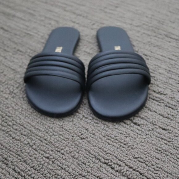 BRAND NEW Tkees Serena Sandal Color BLACK Size 7 - Picture 3 of 6